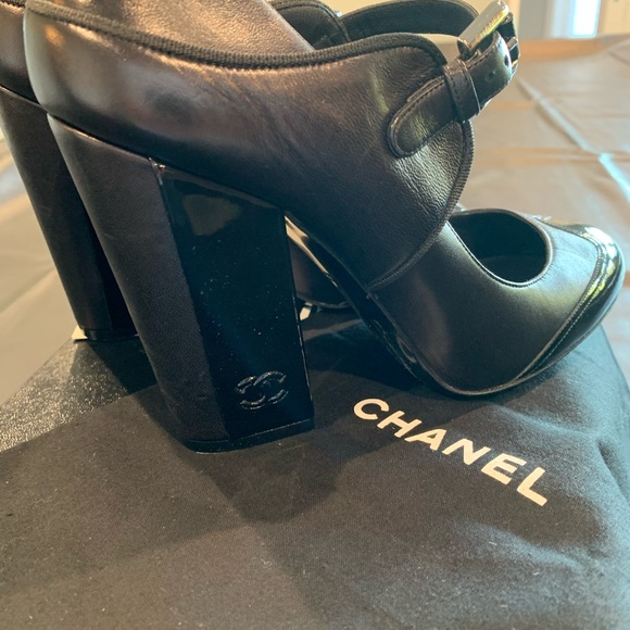 CHANEL Mary Jane Vintage Patent Toe Block Heel - Picture 3 of 11